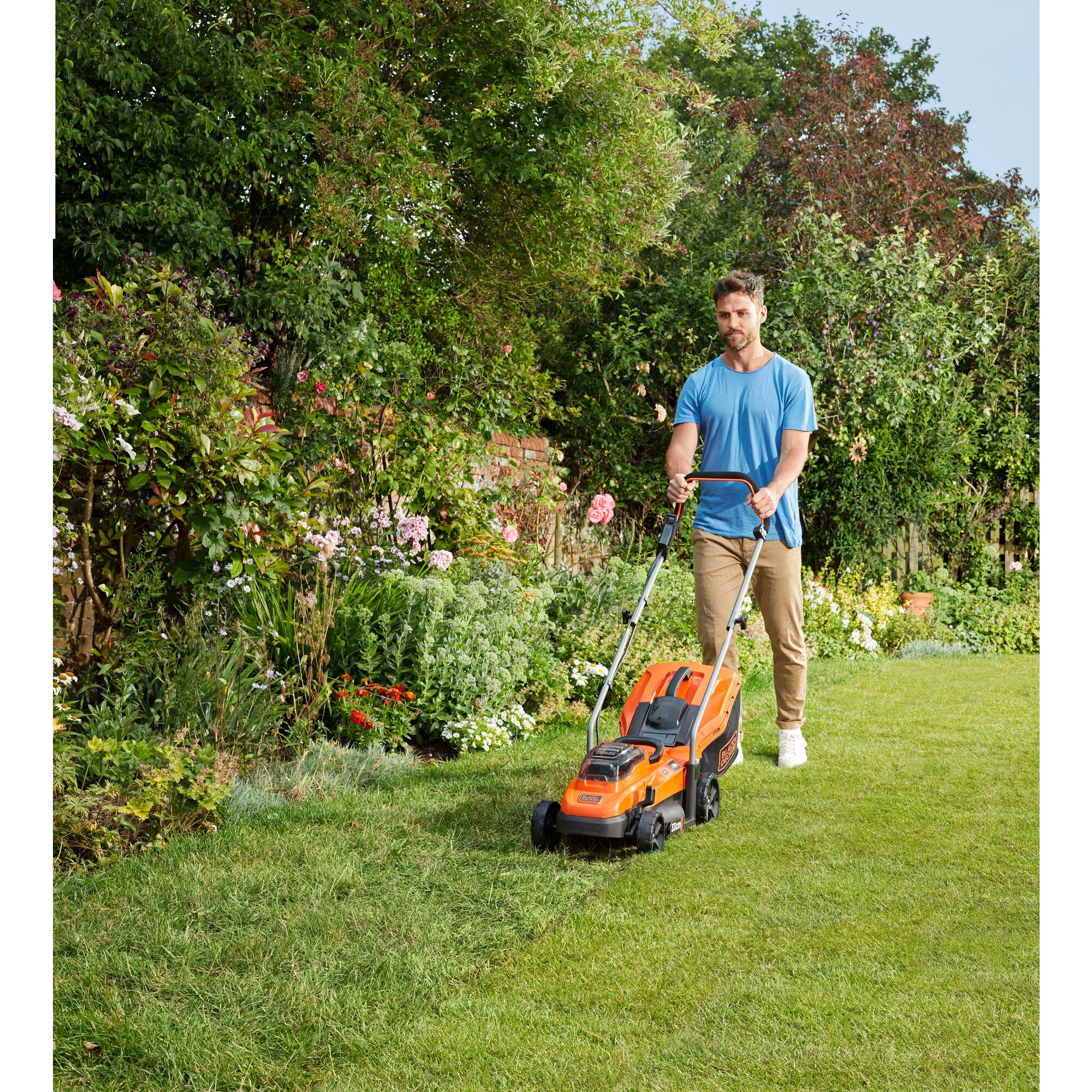 18V 4.0Ah 33cm Cordless Compact Mower With 2 Batteries BLACK DECKER