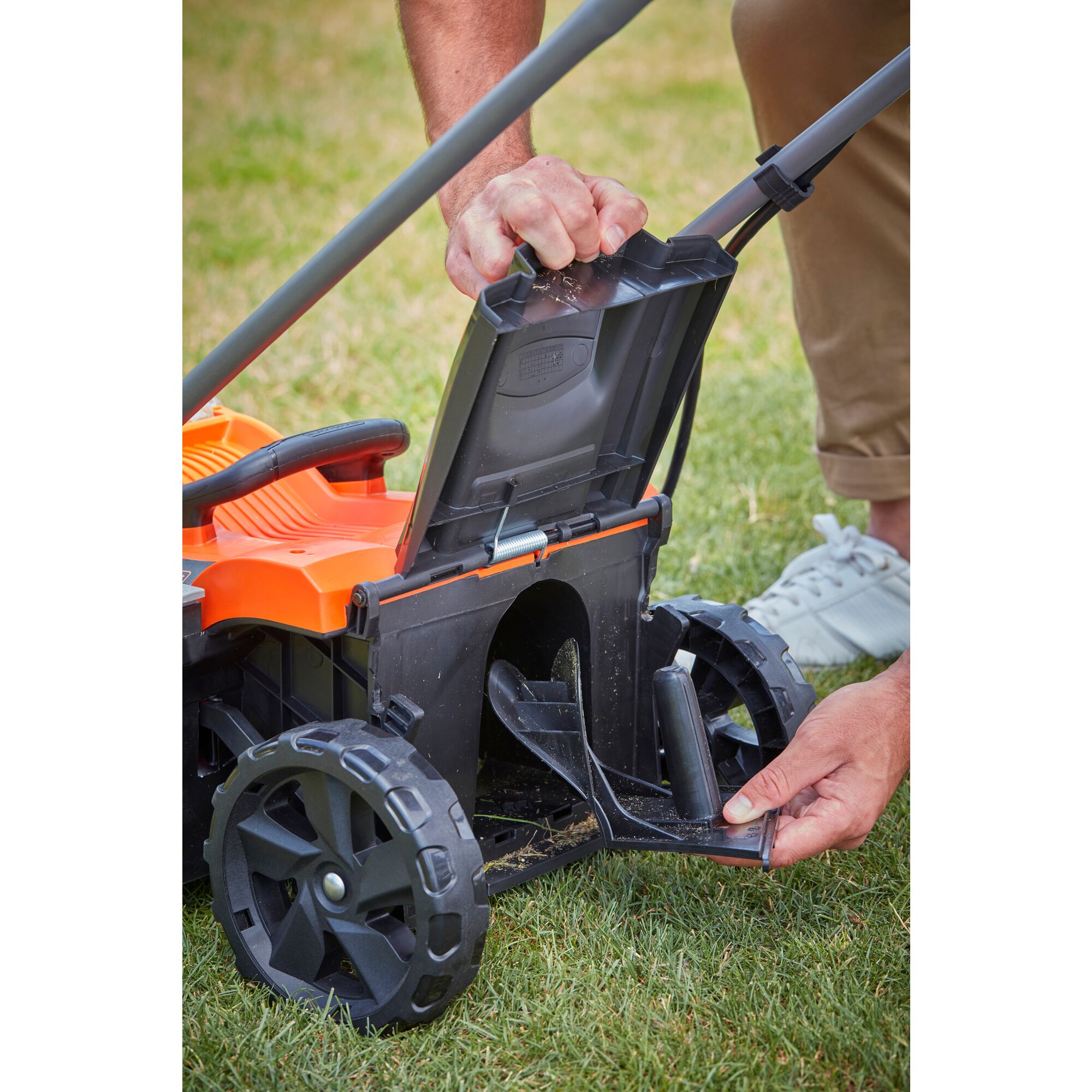 18V 4.0Ah 33cm Cordless Compact Mower With 2 Batteries BLACK DECKER