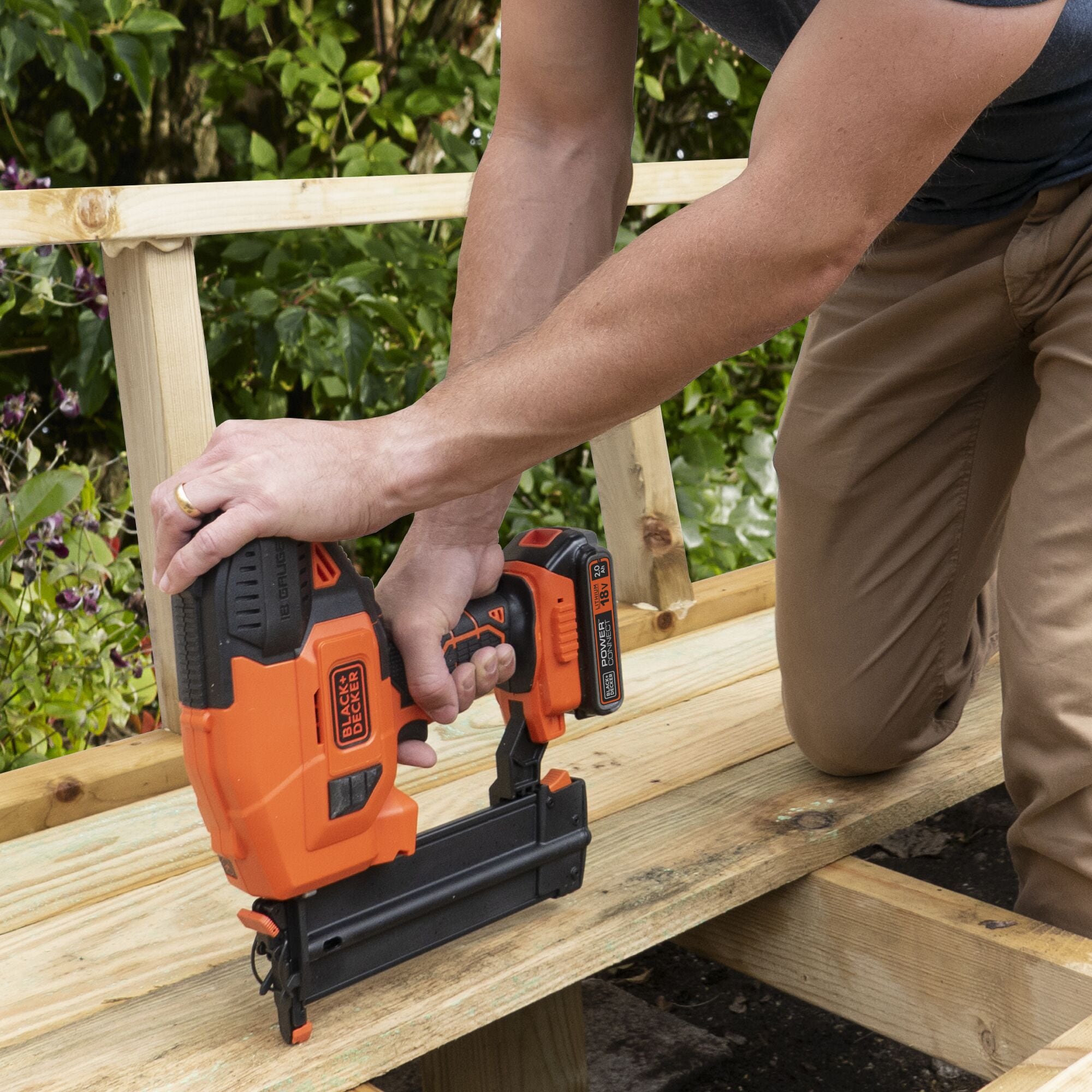 Black and decker firestorm 2024 brad nailer